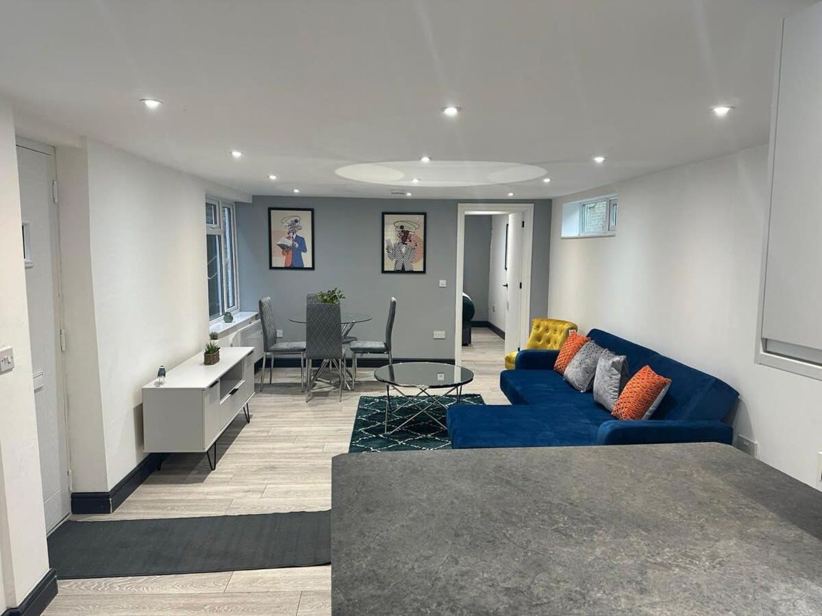 1 Bedroom Apartment - Abacus House - Huntingdon Town Centre - Contractor Friendly - Free Parking - Full Kitchen - Washer Dryer - Spacious - Ideal For Work Stays Екстериор снимка