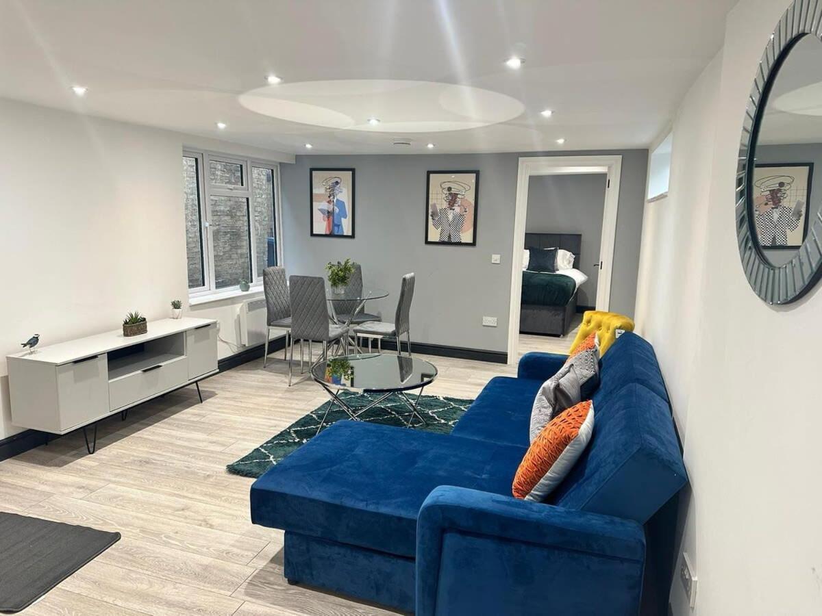 1 Bedroom Apartment - Abacus House - Huntingdon Town Centre - Contractor Friendly - Free Parking - Full Kitchen - Washer Dryer - Spacious - Ideal For Work Stays Екстериор снимка